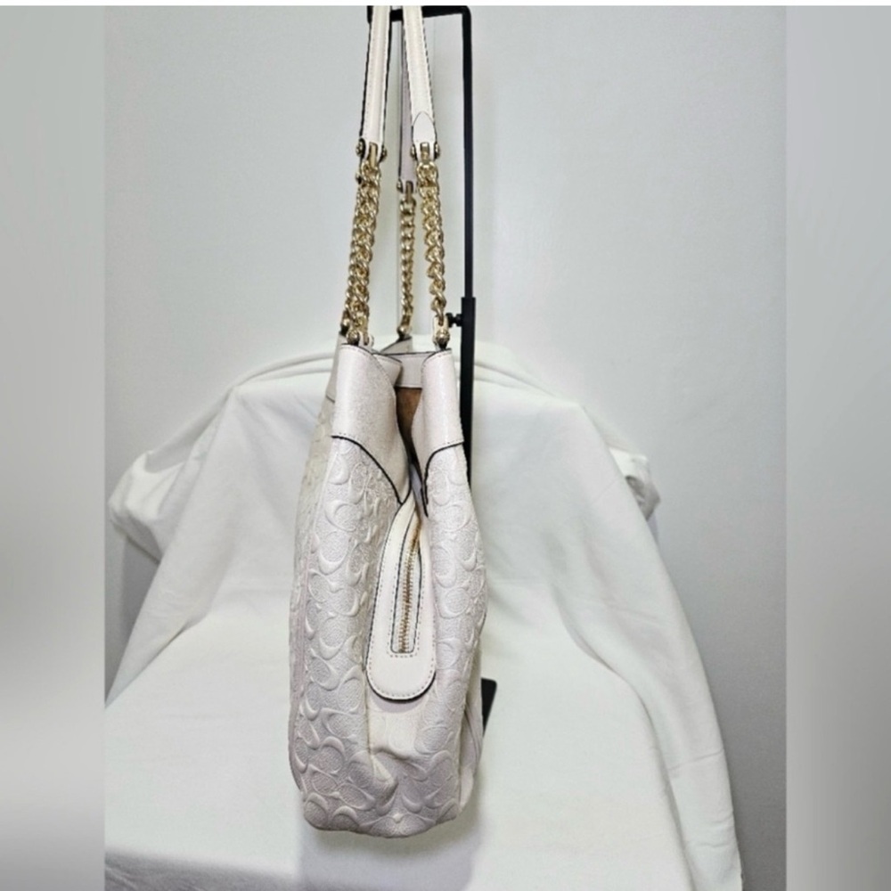 Luxury Coach Lexy Chain Shoulder Bag – White Embossed Leather Elegant Classic - Picture 4 of 9